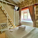 Maison D'azur Bed and Breakfast Αλακάτι