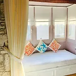 Maison D'azur Bed and Breakfast