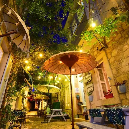 Bed & Breakfast Maison D'azur 2*