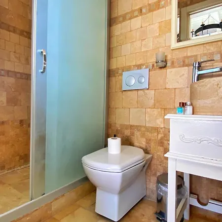 Maison D'azur Bed & Breakfast