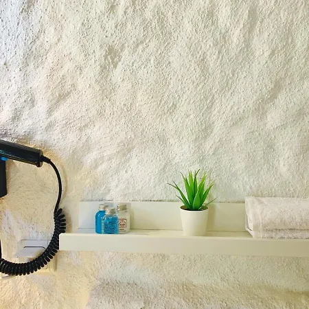 Maison D'azur Bed & Breakfast 2*