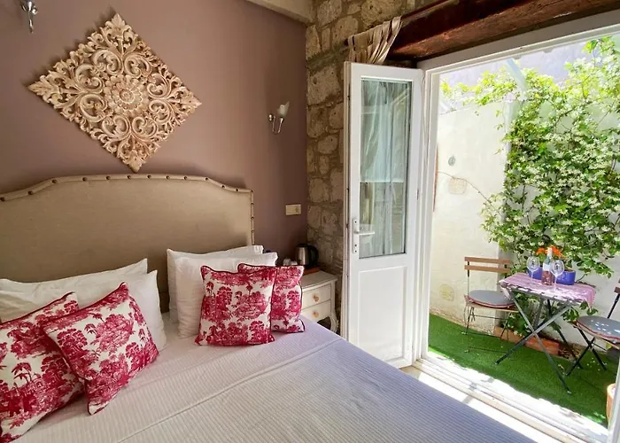 Maison D'azur Bed & Breakfast
