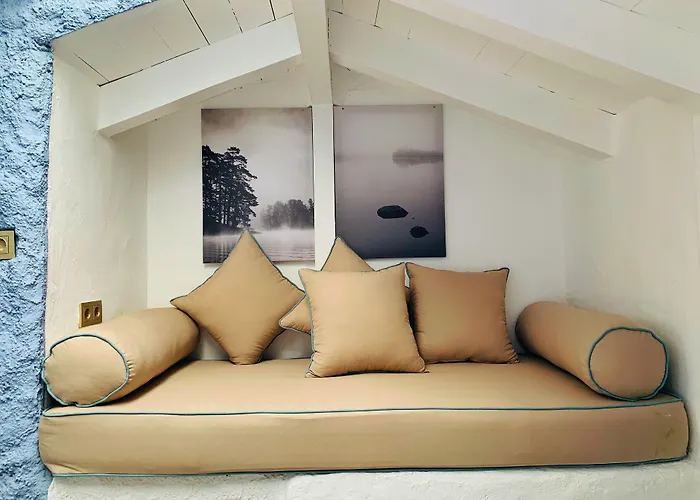 Maison D'azur Bed & Breakfast 4*