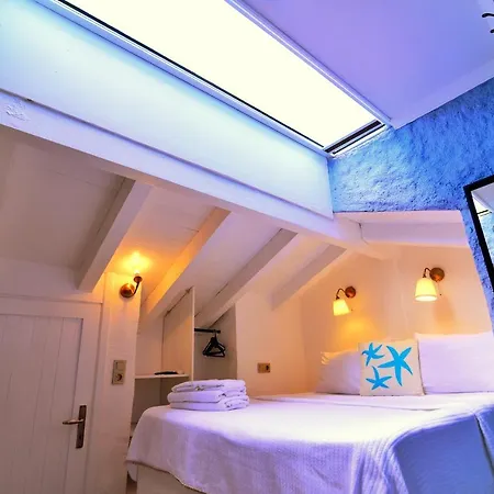 Maison D'azur Bed & Breakfast 2*