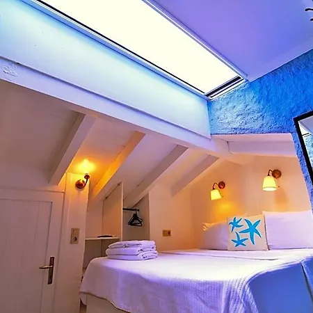Maison D'azur Bed & Breakfast 4*