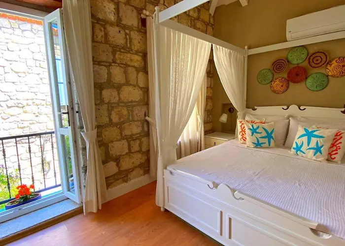 Maison D'azur Bed & Breakfast 4*